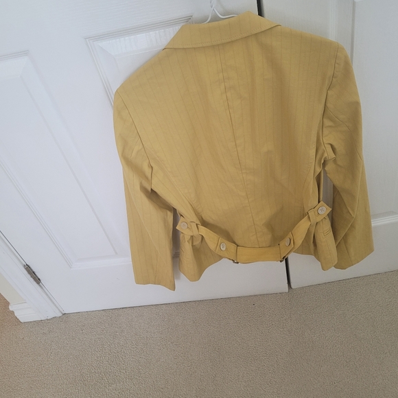 Boss yellow jacket with belt detail at back - Picture 2 of 5